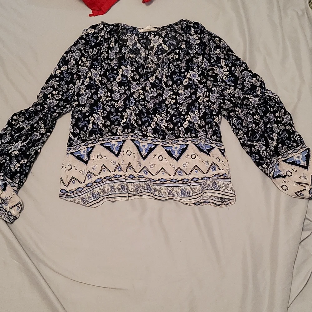 3 pretty long sleeve and 3/4 sleeve shirts - Picture 2 of 4
